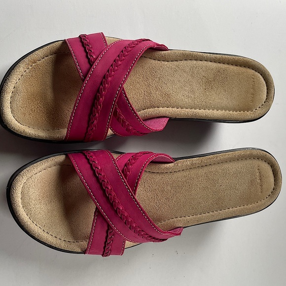 Lands End Slip On fushia suede sandals sz 8 - Picture 2 of 6